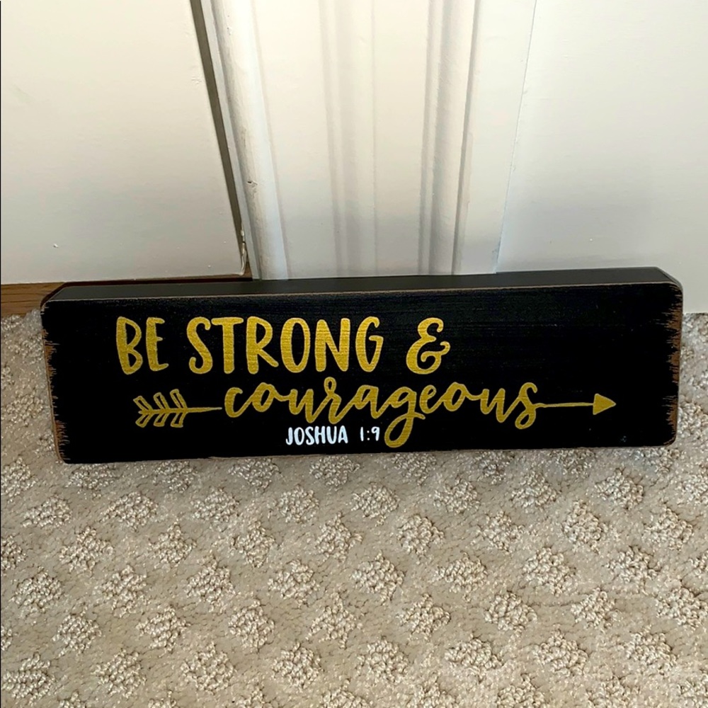 Joshua 1:9 Standing Sign